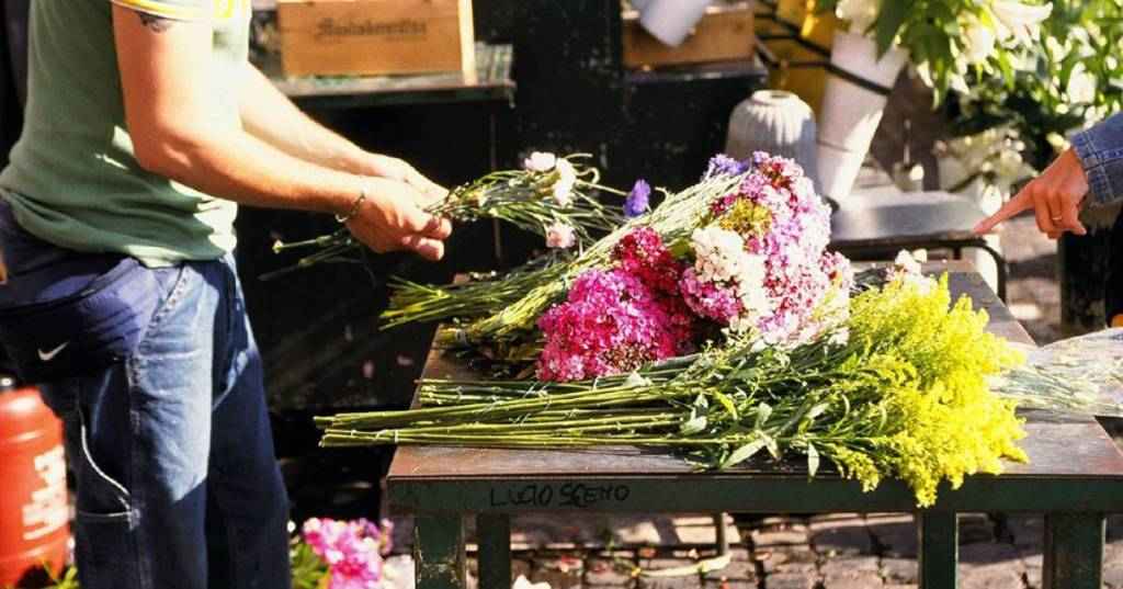 Toko Bunga Solo dengan Koleksi Papan dan Buket Premium